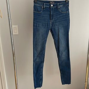 Abercrombie & Fitch Jeans Leggings in Medium dark wash.